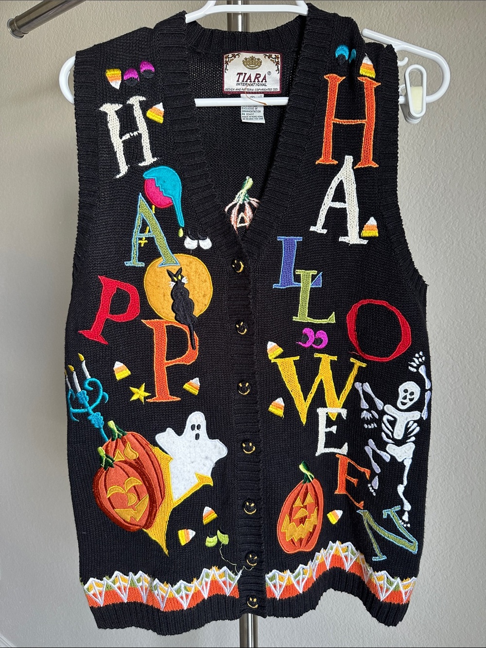 Happy Halloween Tiara Embroidered Knit Holiday Vest S Unisex